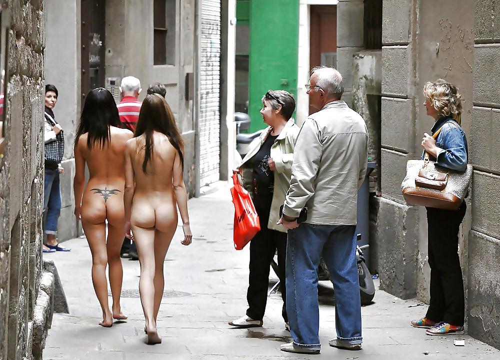25P Naked chick-wife Agy with friend in town
