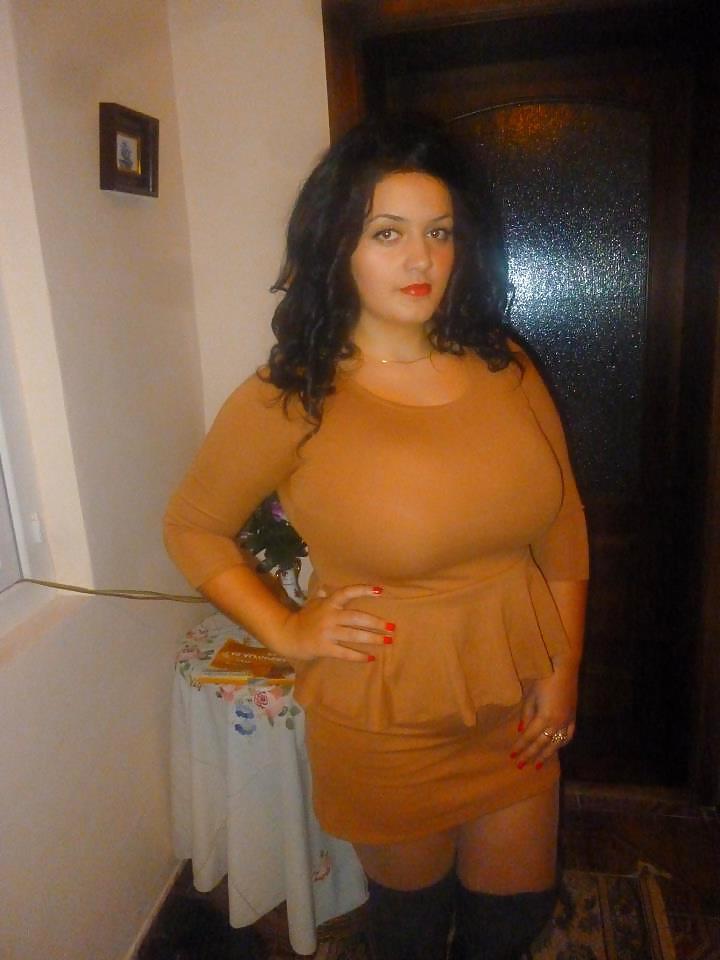 25P Romanian Huge Tits Amateur 14