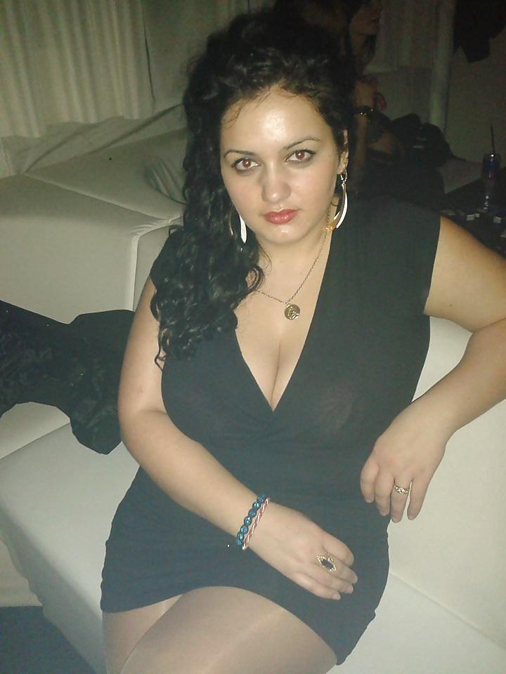 25P Romanian Huge Tits Amateur 14