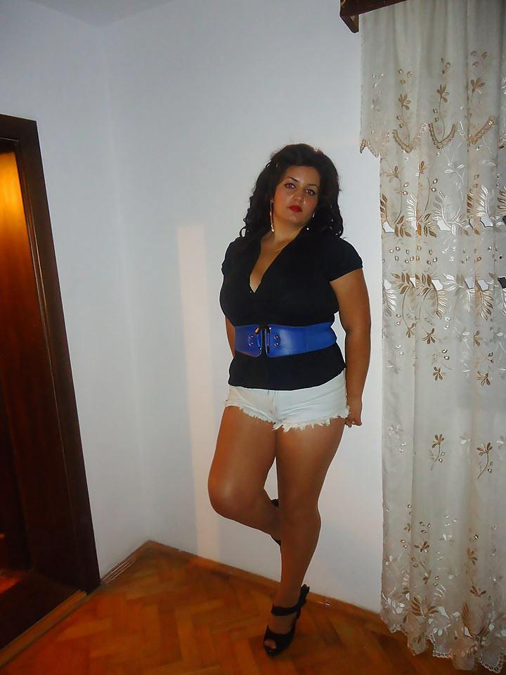 25P Romanian Huge Tits Amateur 14