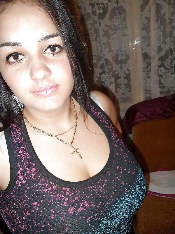 25P Romanian Huge Tits Amateur 14