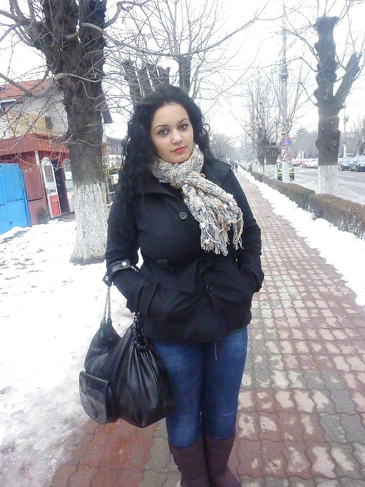 25P Romanian Huge Tits Amateur 14