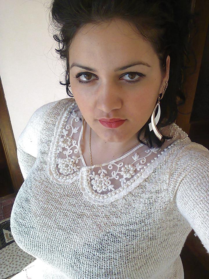 25P Romanian Huge Tits Amateur 14