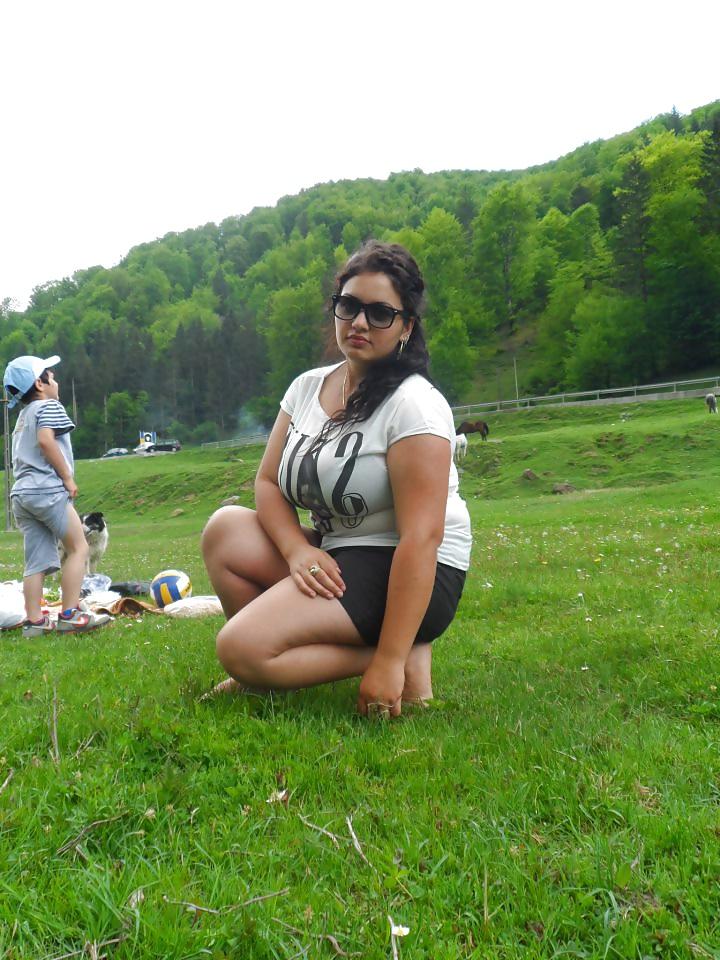 25P Romanian Huge Tits Amateur 14