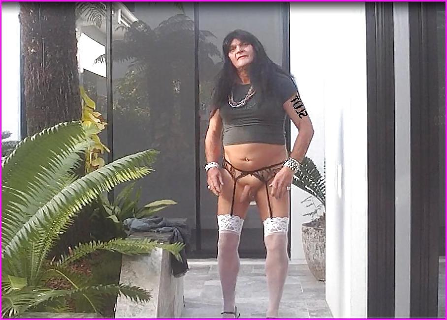 20P Sissy Slutbecky does a photo shoot