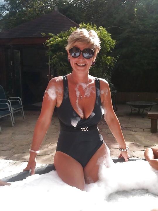 25P Only the best amateur mature ladies 33. 
