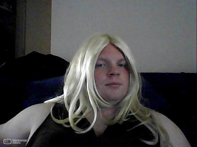 9P Cd sissy pics of me on my cpu