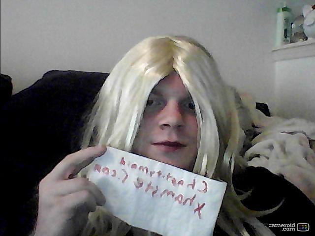 9P Cd sissy pics of me on my cpu