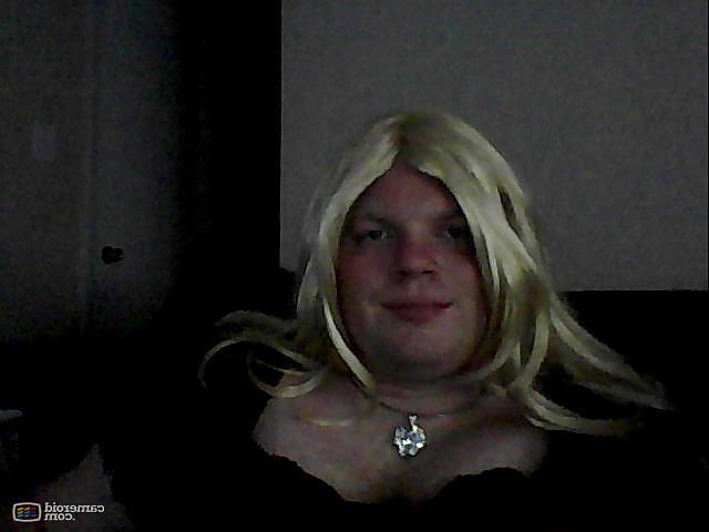 9P Cd sissy pics of me on my cpu