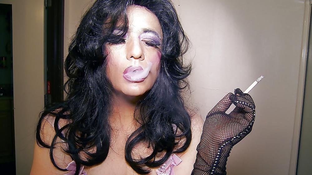 23P Sissy Tia's Hottest Pictures