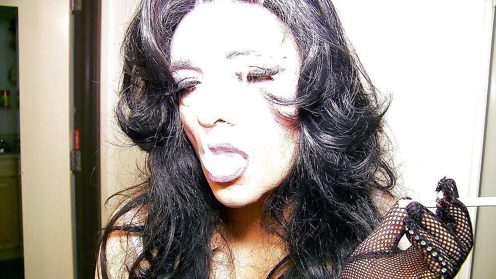 23P Sissy Tia's Hottest Pictures