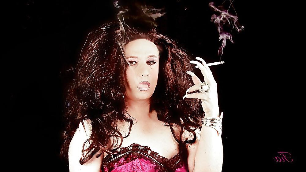 23P Sissy Tia's Hottest Pictures