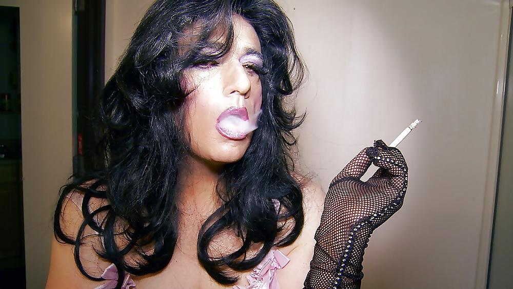 23P Sissy Tia's Hottest Pictures