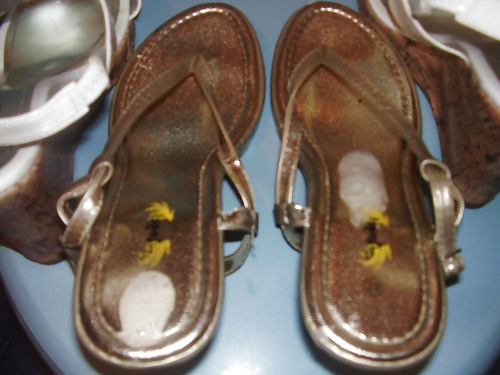 25P Best cum on her feet (nice feet)