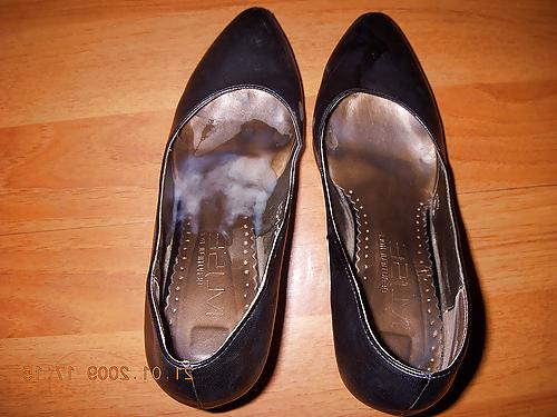 25P Best cum on her feet (nice feet)