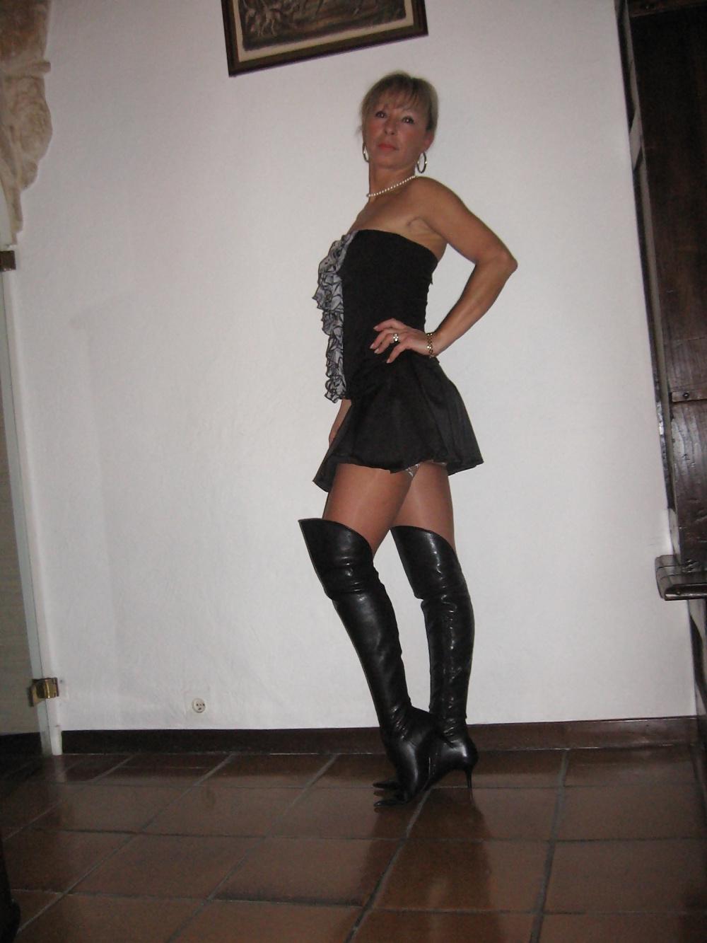 25P Sexy slim MILF 1 