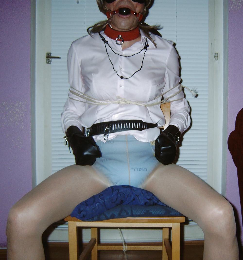 21P Gepamperte Sissy sucht resolute Erziehung!