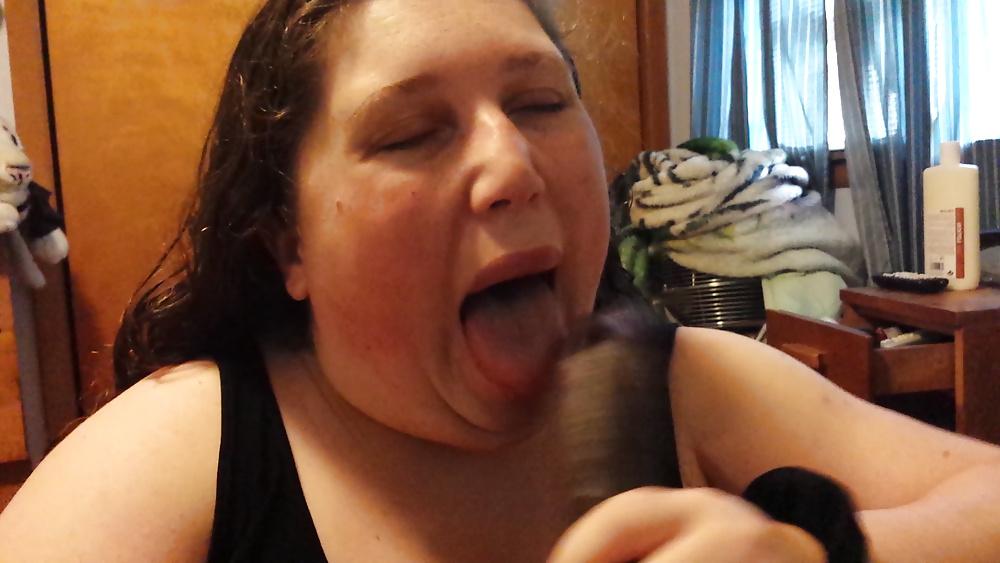 25P Sloppy bbw mouth screen caps