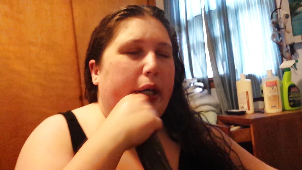 25P Sloppy bbw mouth screen caps