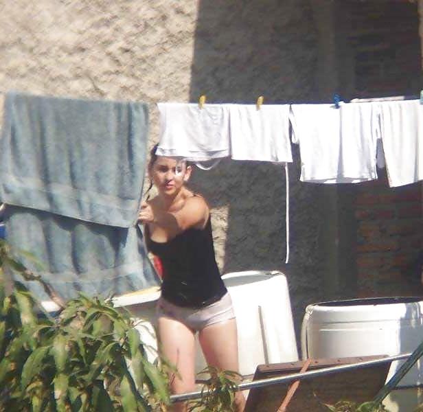 8P My neighbor's daughter's friend iphone 4g camera zoom