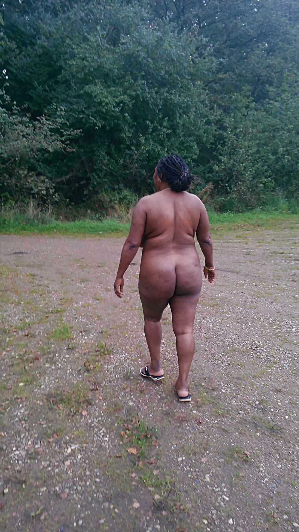 16P My black slave outdoor
