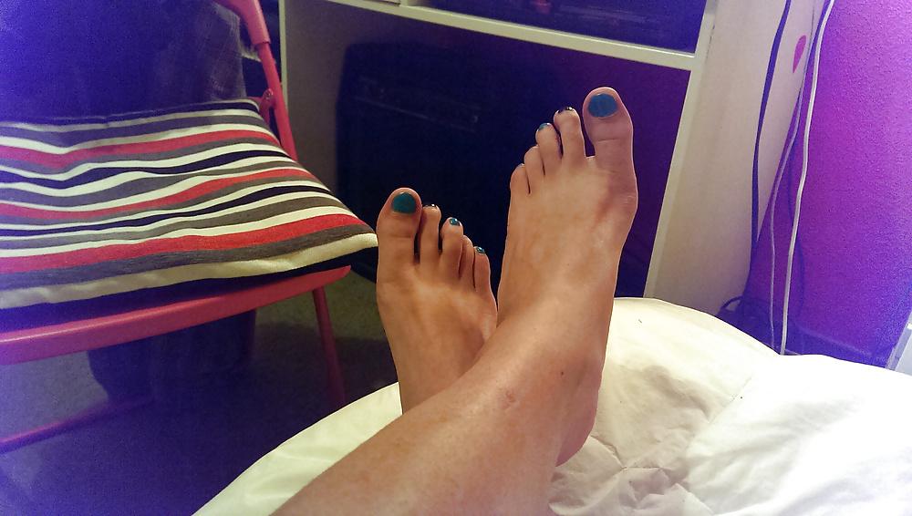15P Sissy Boy nude on bed selfies