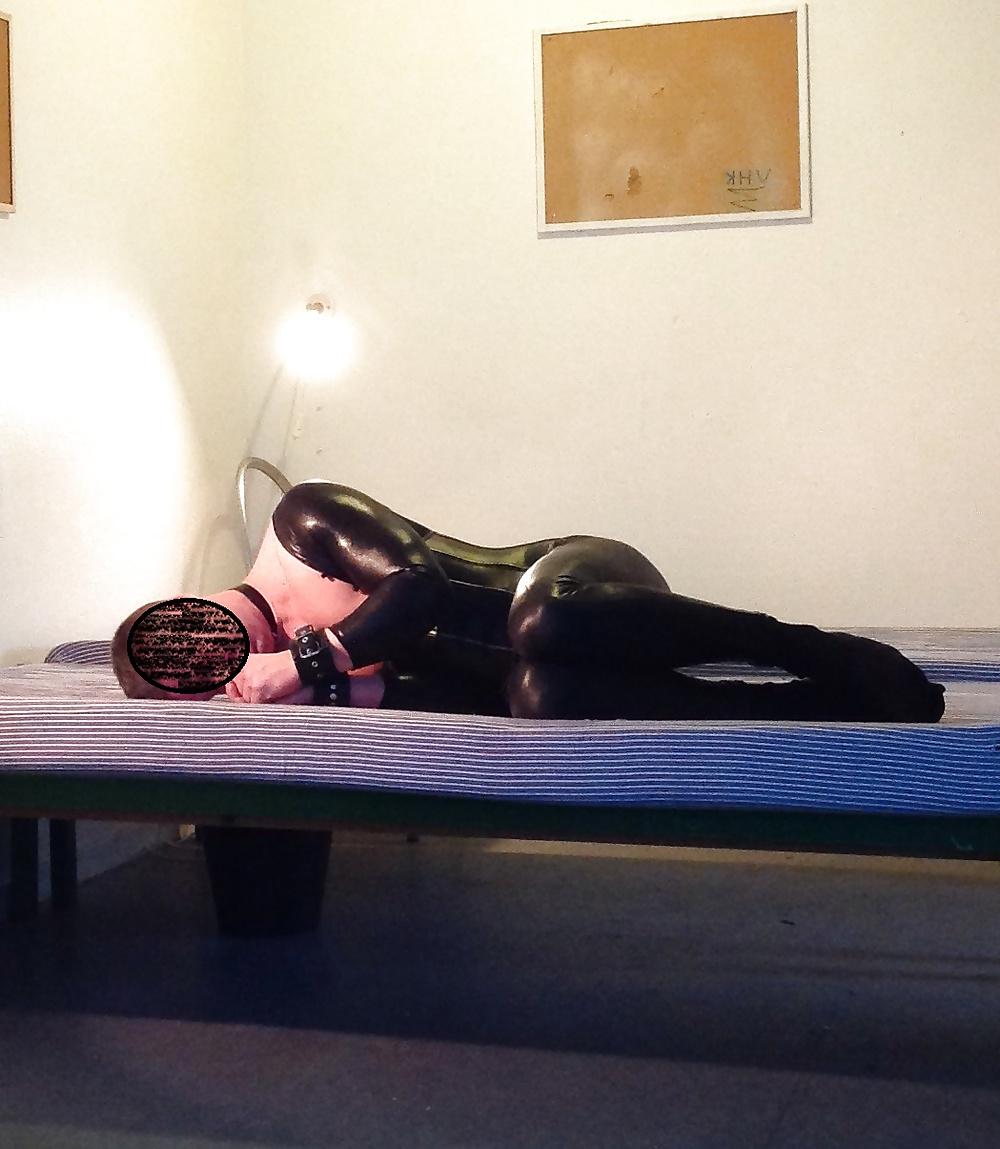 11P Spandex slave