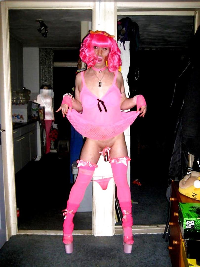 25P Sissy in chastity