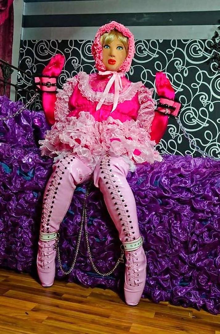 25P Sissy in chastity