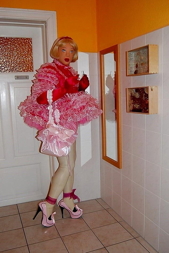 25P Sissy in chastity