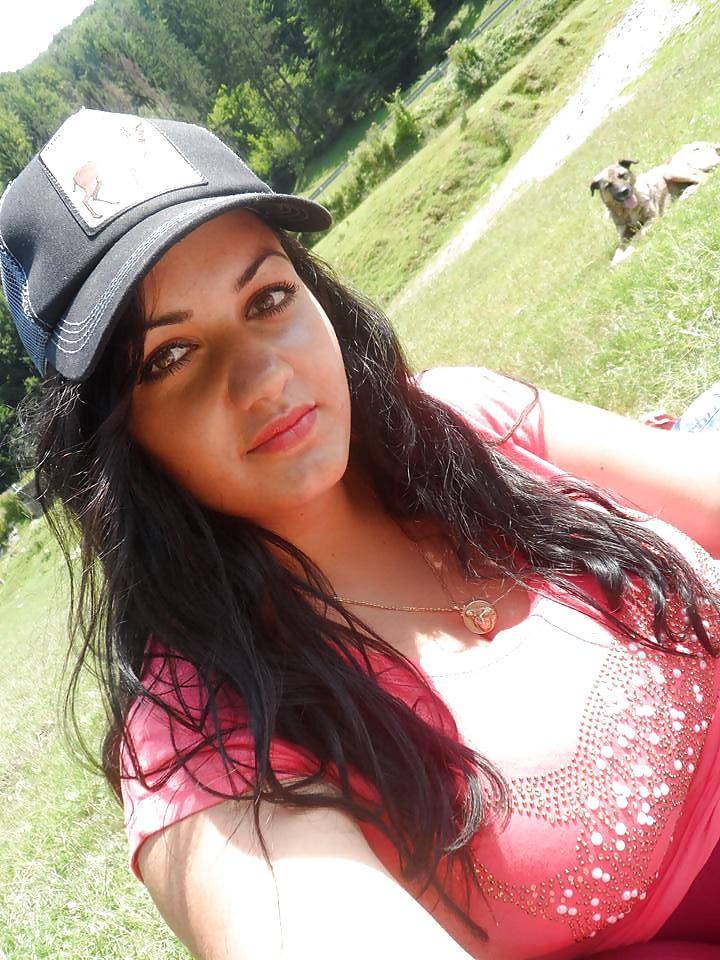 22P Romanian Huge Tits Amateur 15