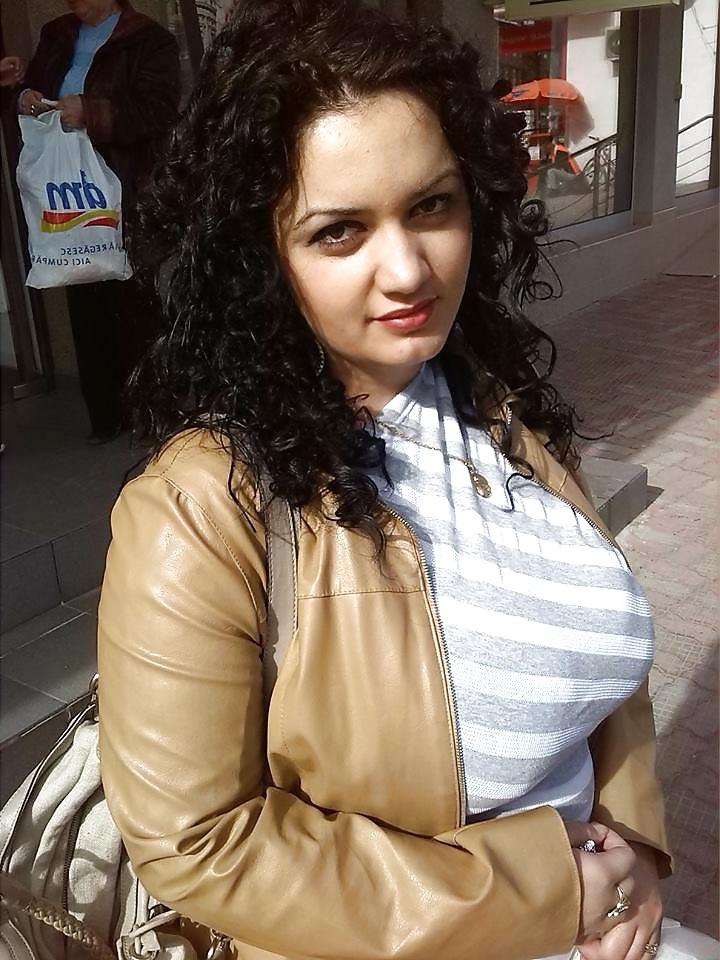 22P Romanian Huge Tits Amateur 15