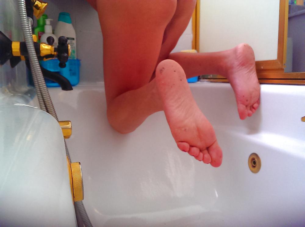 11P Sissy takes a shower