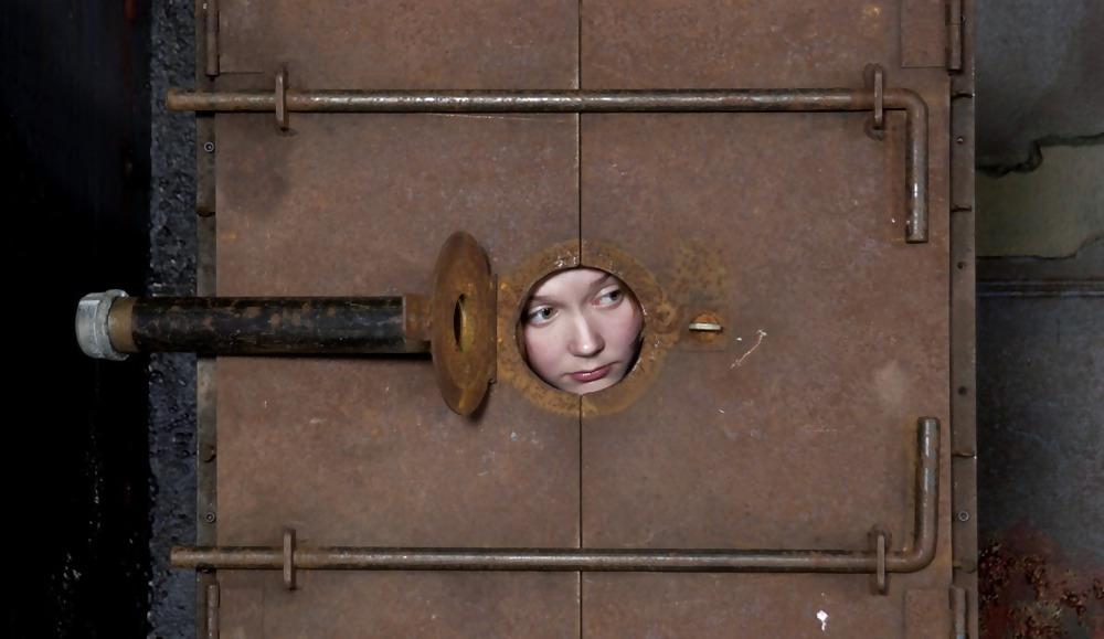 25P Slave strapped to metal frame and ride wooden