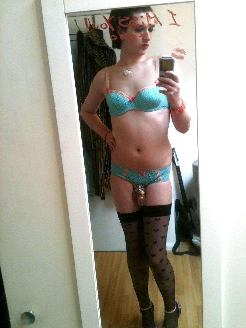 25P Amazing Sissy in chastity