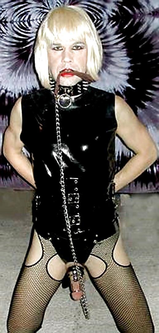 25P Amazing Sissy in chastity