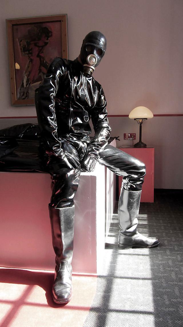 5P Me in fetish gear
