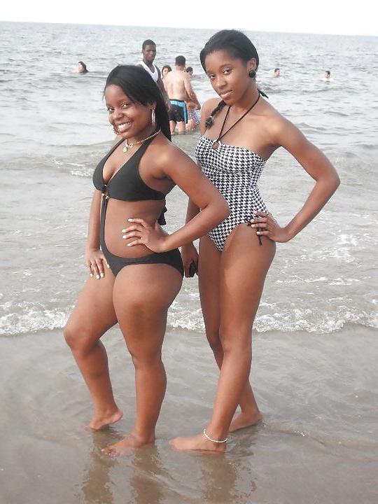24P Young Women With Huge Thighs