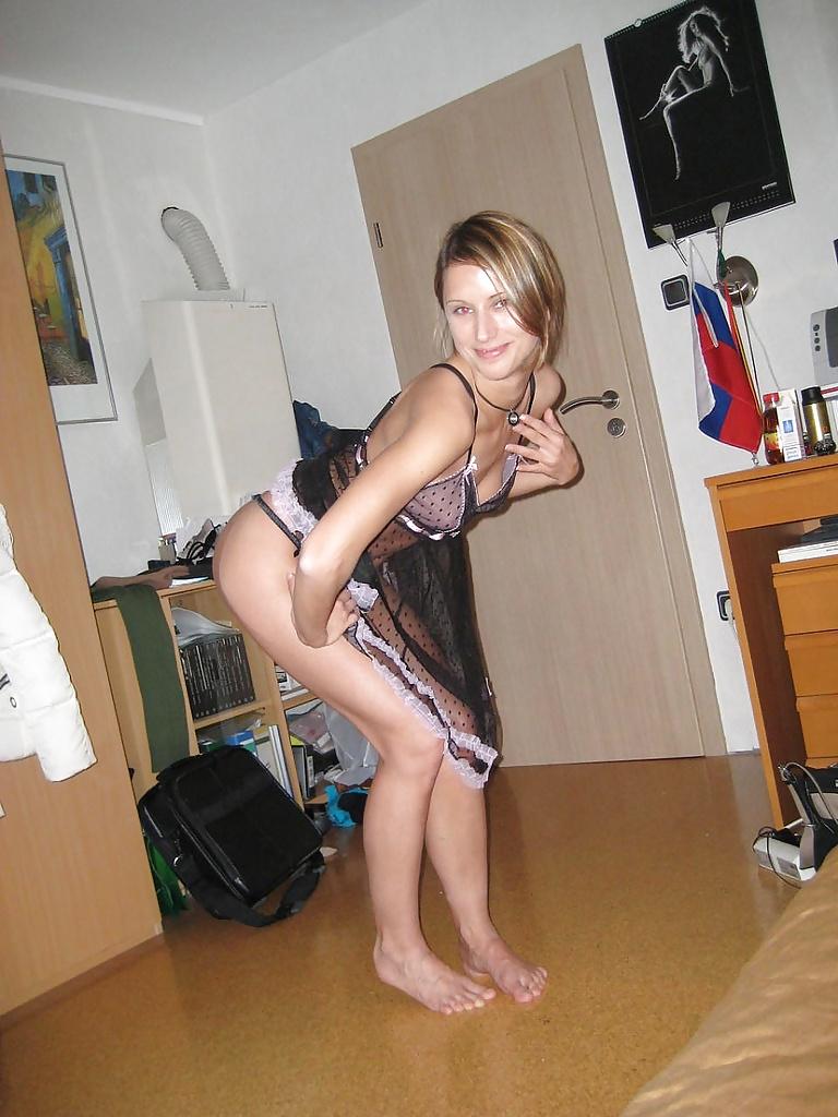 16P Skinny Amateur Striptease