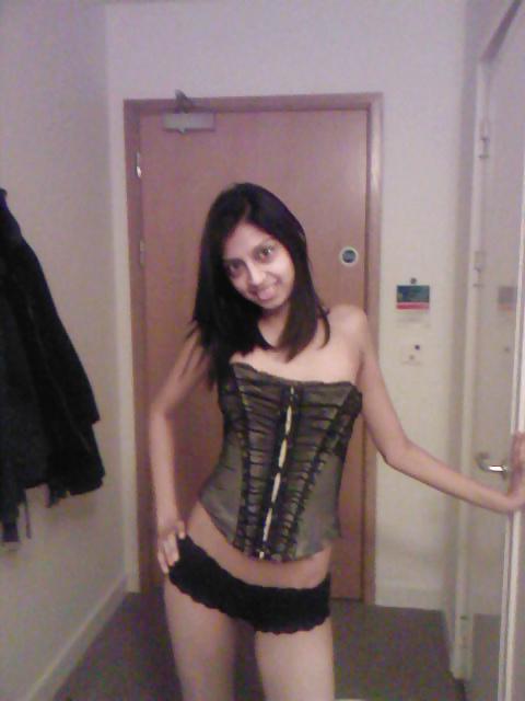 5P Very Slim Sexy UK Paki Teen Shows Assets