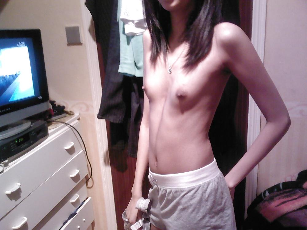 5P Very Slim Sexy UK Paki Teen Shows Assets