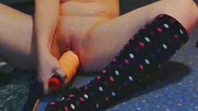 20P Playing with huge Dildo