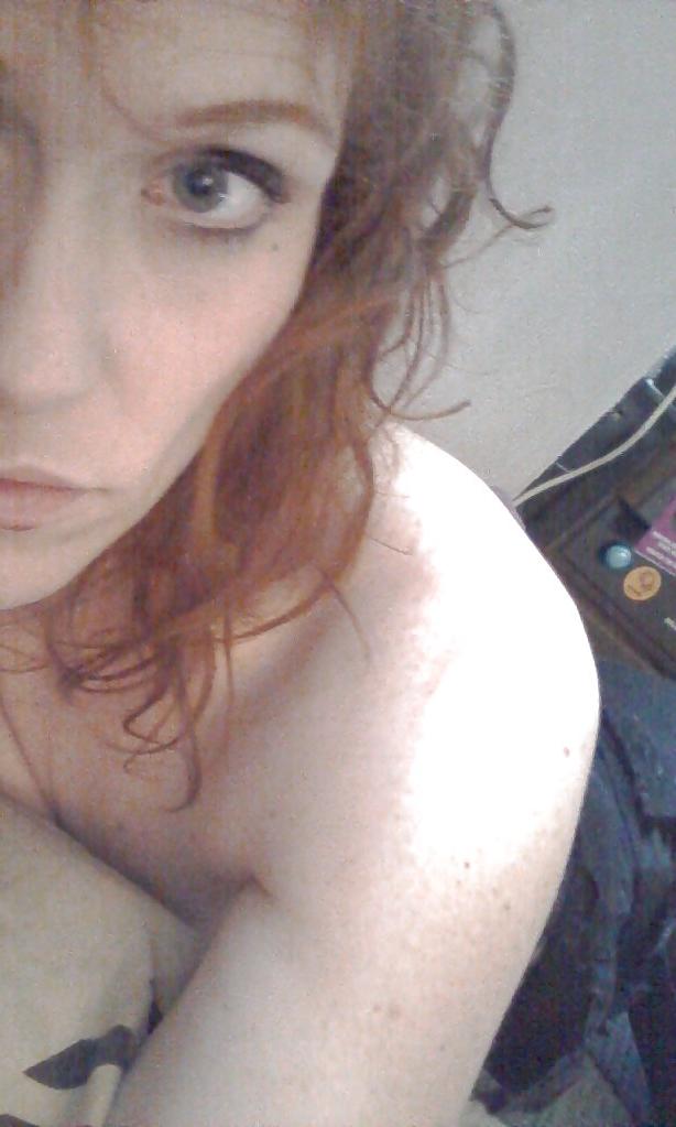 25P Slim redhead amateur shots