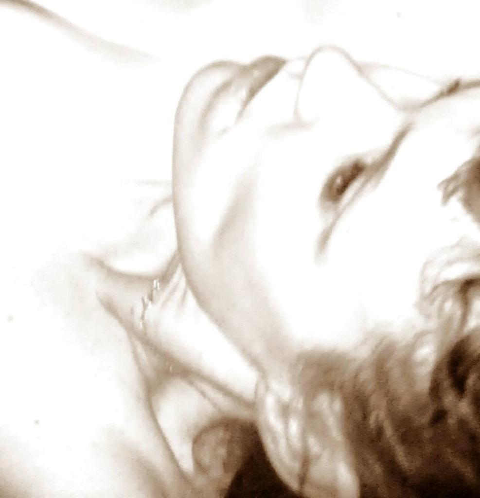 25P Slim redhead amateur shots