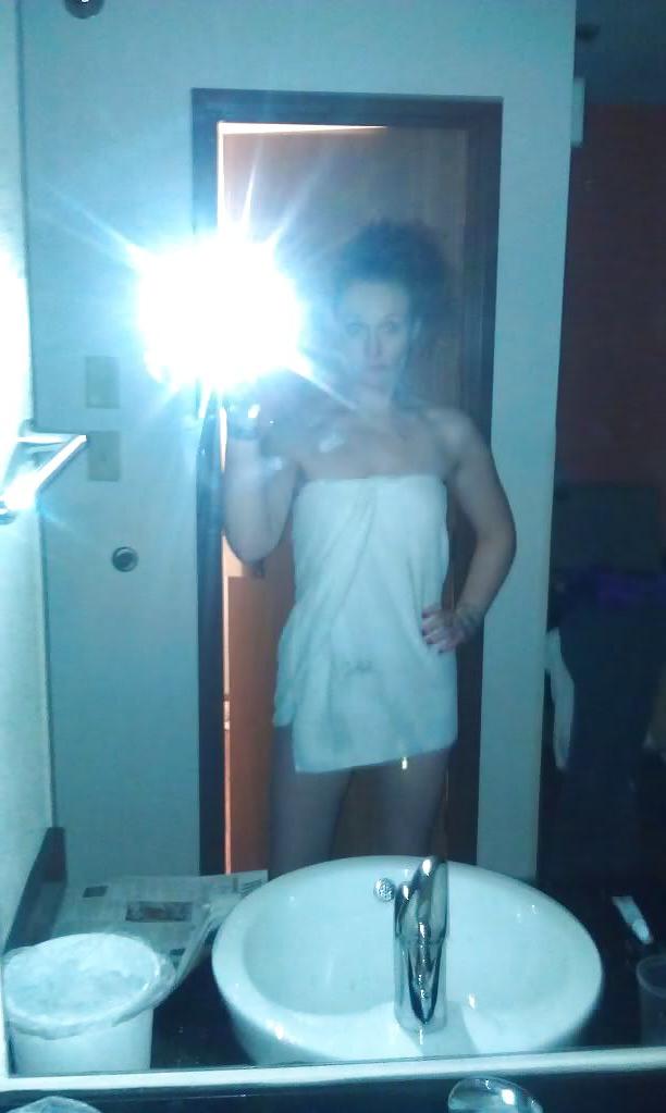 25P Slim redhead amateur shots