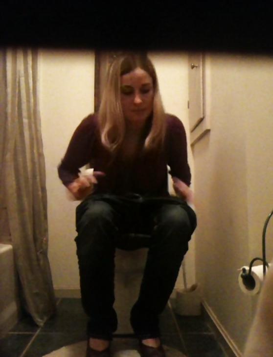 16P Skillz24: his mom and sister exposed and ready to fuck