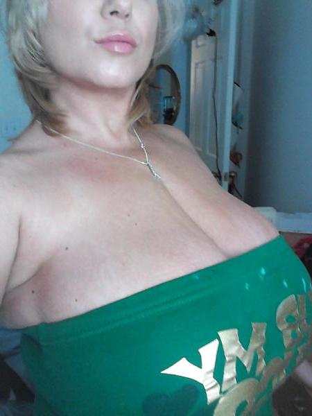 25P Huge Tits, Tight Top 46
