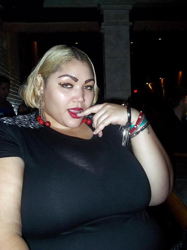 25P Huge Tits, Tight Top 46