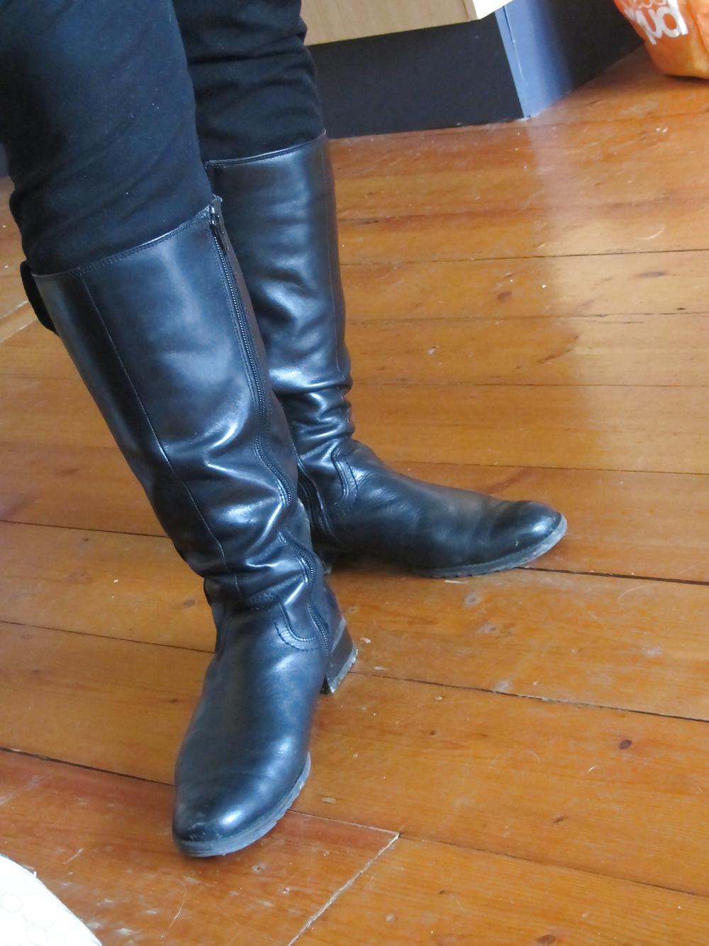 25P Can't resist sharing Michelle's sexy feet again and again...