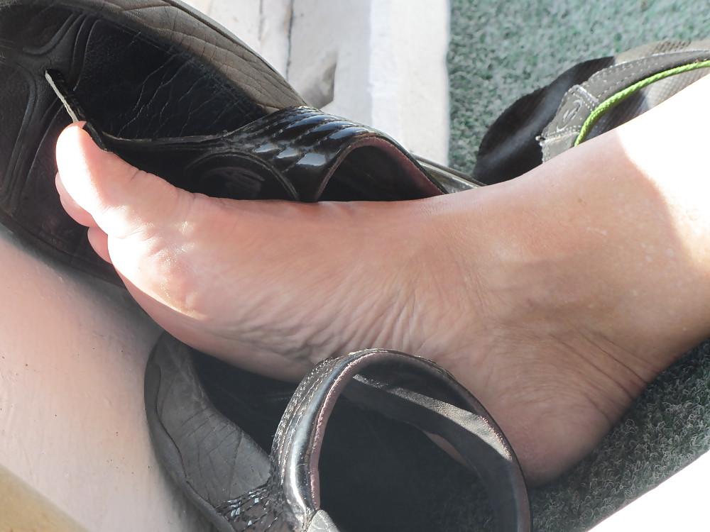 25P Can't resist sharing Michelle's sexy feet again and again...